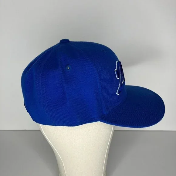 206 Seattle Blue Embroidered Fitted Size Medium New Hat - Picture 2 of 7